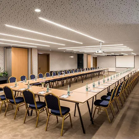 Mercure تيرانا