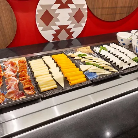 Mercure ティラナ